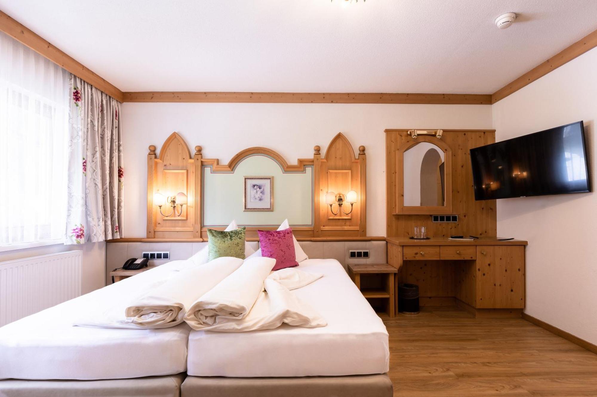 Hotel Schlosshof Ischgl Exterior photo